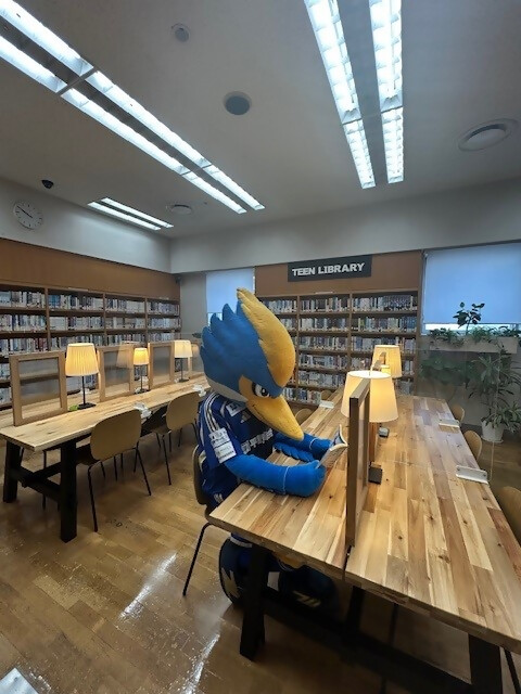 ゼルビー_YAコーナー読書中引き